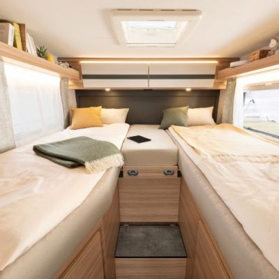 Globebus_T6_Schlafzimmer_EB_RosarioCherry_Floyd.jpg
