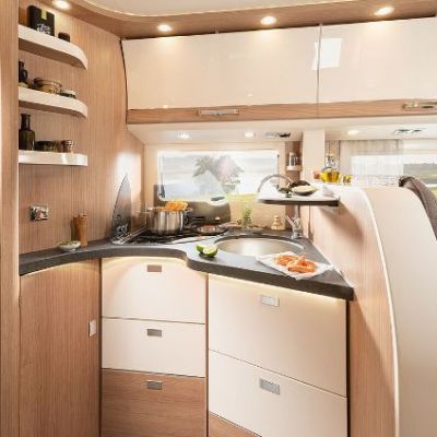 csm_wohnmobil-interieur-integriert-i490le-komfort-winkelkueche_58177e0871.jpg