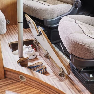 2022_wohnmobil_malibu-van-family-f-4-540db-bilgenklappe_1.jpg