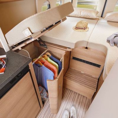csm_2021_MalibuVan_family-for-4_GTskyview_640LEK_Kleiderschrank_BFS_df7f6c6ef4.jpg