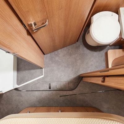 csm_wohnmobil-interieur-integriert-i500qb-umkleidezimmer-v1_02cc59df4d.jpg