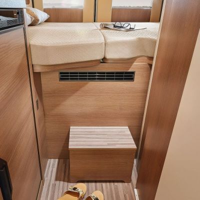 csm_2021_MalibuVan_diveristy_600DBK_Einstiegsstufe-Bett_07c2bb68f6.jpg