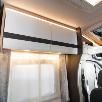 DET_Globebus_Go_T45_Dachschrank_SG_Lightmoments.jpg