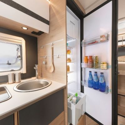 DET_Globebus_Go_T45_Kuehlschrank_Querformat.jpg