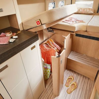 csm_2021_MalibuVan_firstclass-tworooms_640LERB_Kleiderschrank_fcaeca25fb.jpg