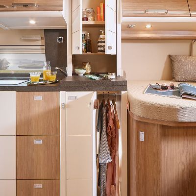 csm_2021_MalibuVan_firstclass-tworooms_640LERB_Universal-Hochschrank_dc67961bb9.jpg