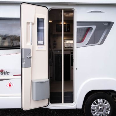 Majestic 105-11-2.jpg