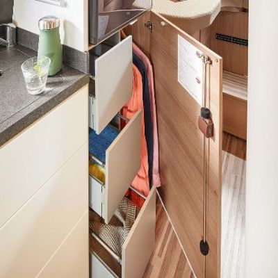 csm_2021_MalibuVan_comfort_640LE_Kleiderschrank_e0353d905a.jpg