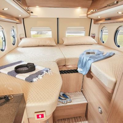 csm_2021_MalibuVan_firstclass-tworooms_640LERB_Bett_58a739a259.jpg